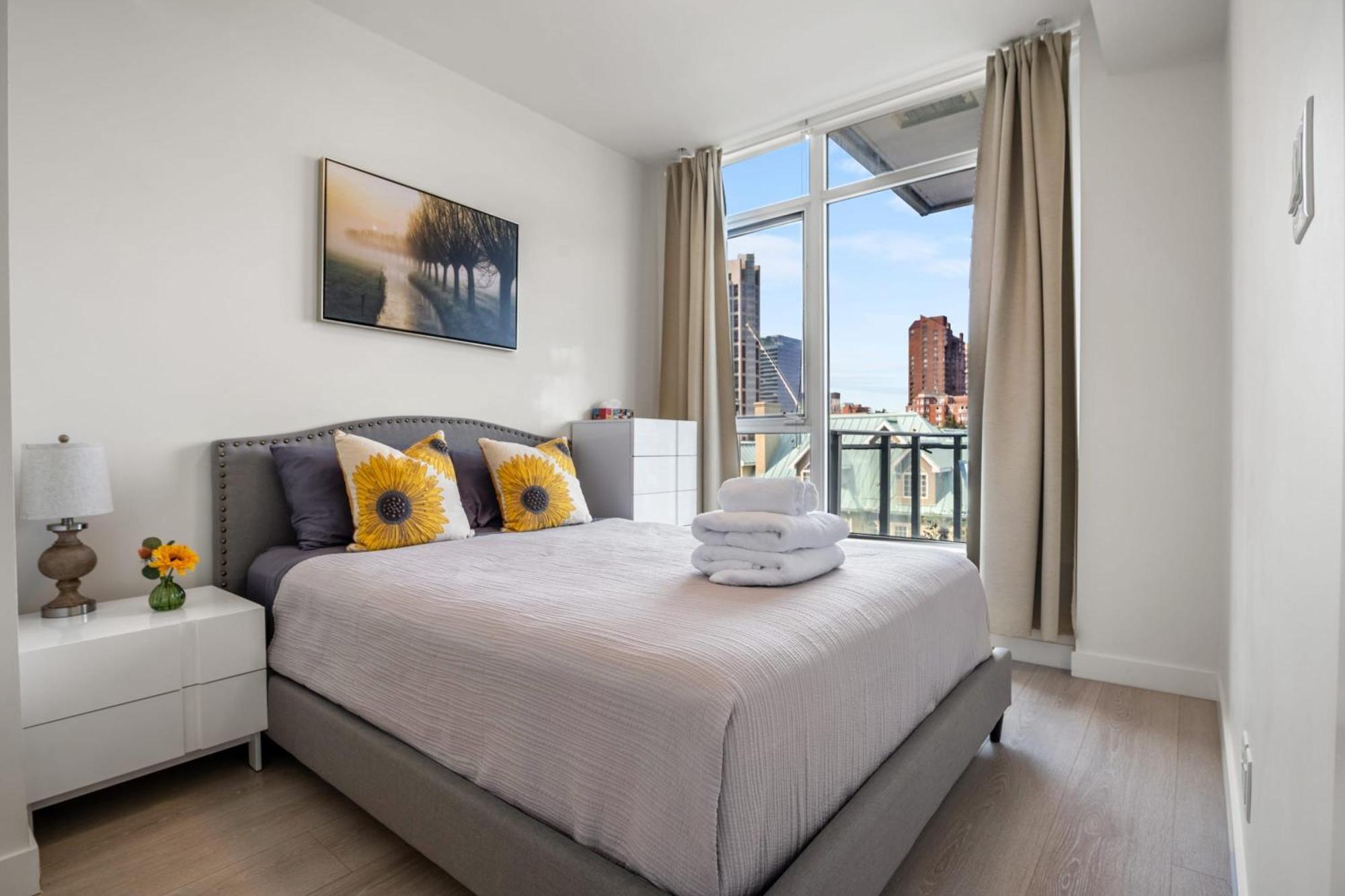 Guest Favorite Riverside Retreat- Walking Trails, Downtown Near Stampede! Free Banff Pass, Wine, Gym, Parking! Calgary Extérieur photo