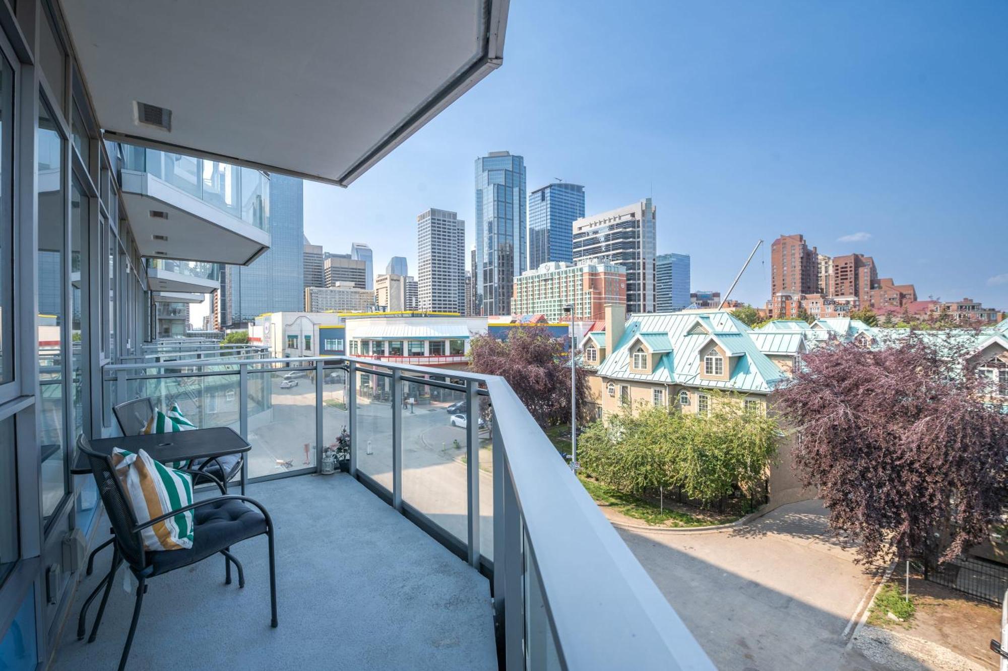 Guest Favorite Riverside Retreat- Walking Trails, Downtown Near Stampede! Free Banff Pass, Wine, Gym, Parking! Calgary Extérieur photo